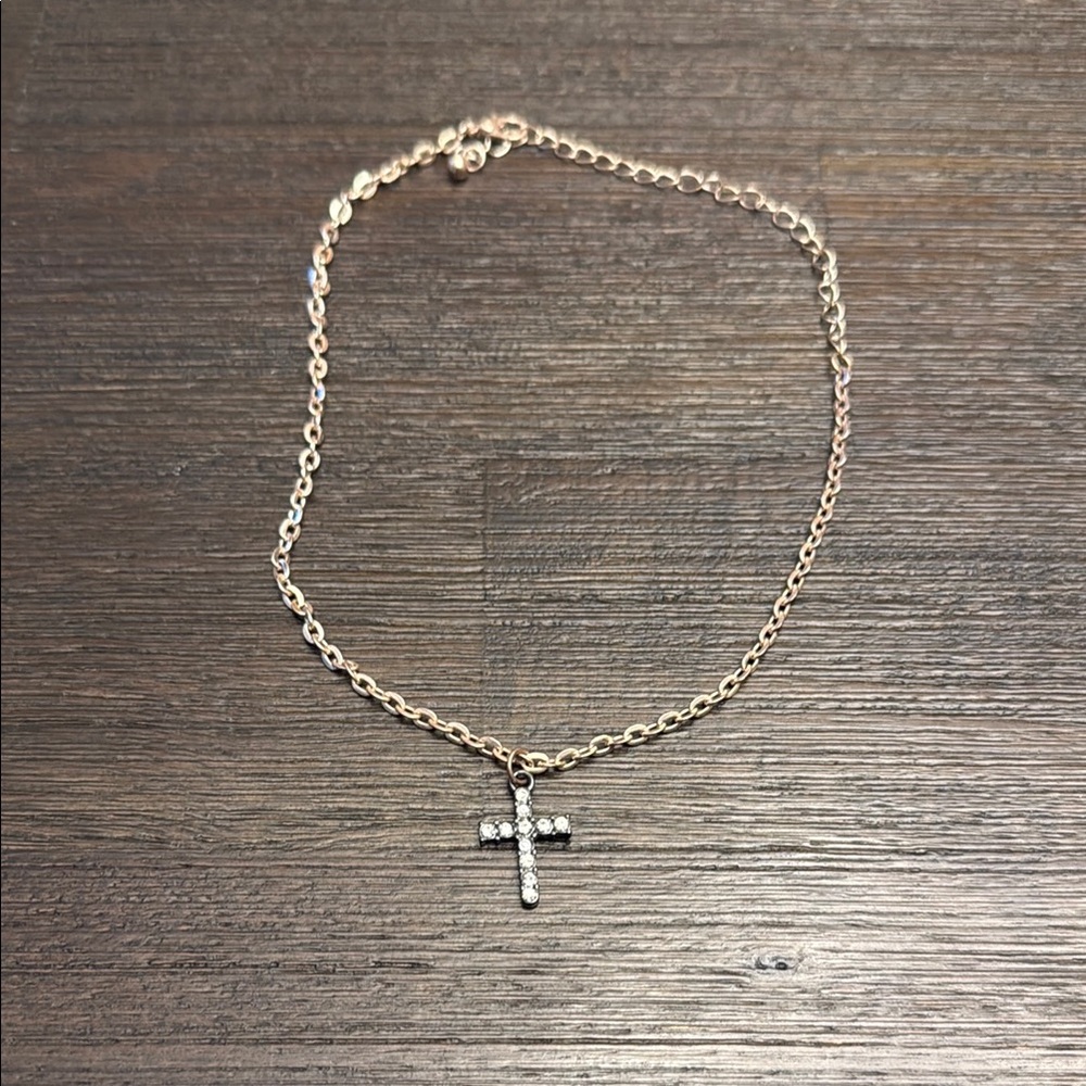 Adjustable choker necklace with cross